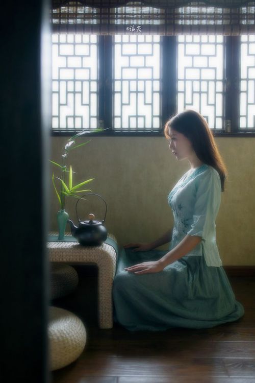 勇者无惧:面对极端险境的车手英勇表现,勇者无惧人物