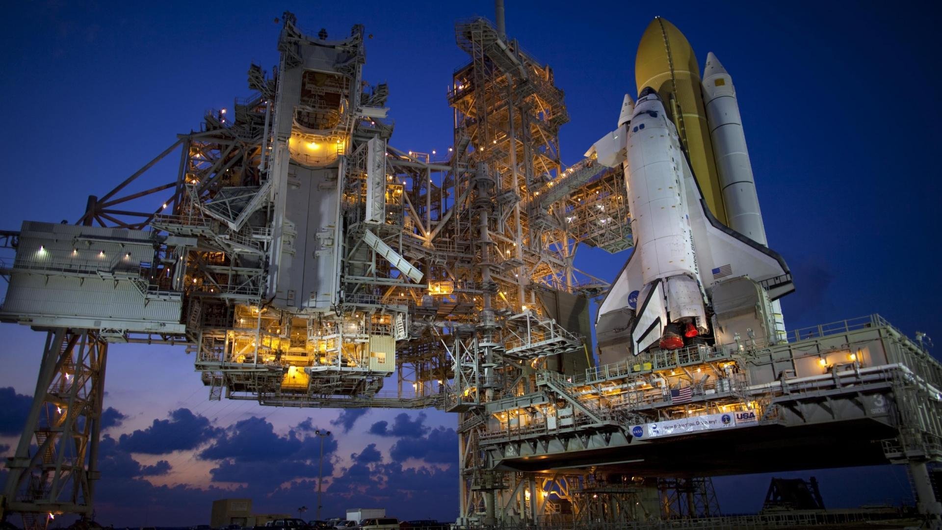 向顶峰挑战之登山赛:攀登者的极限之旅,向山顶攀登作文